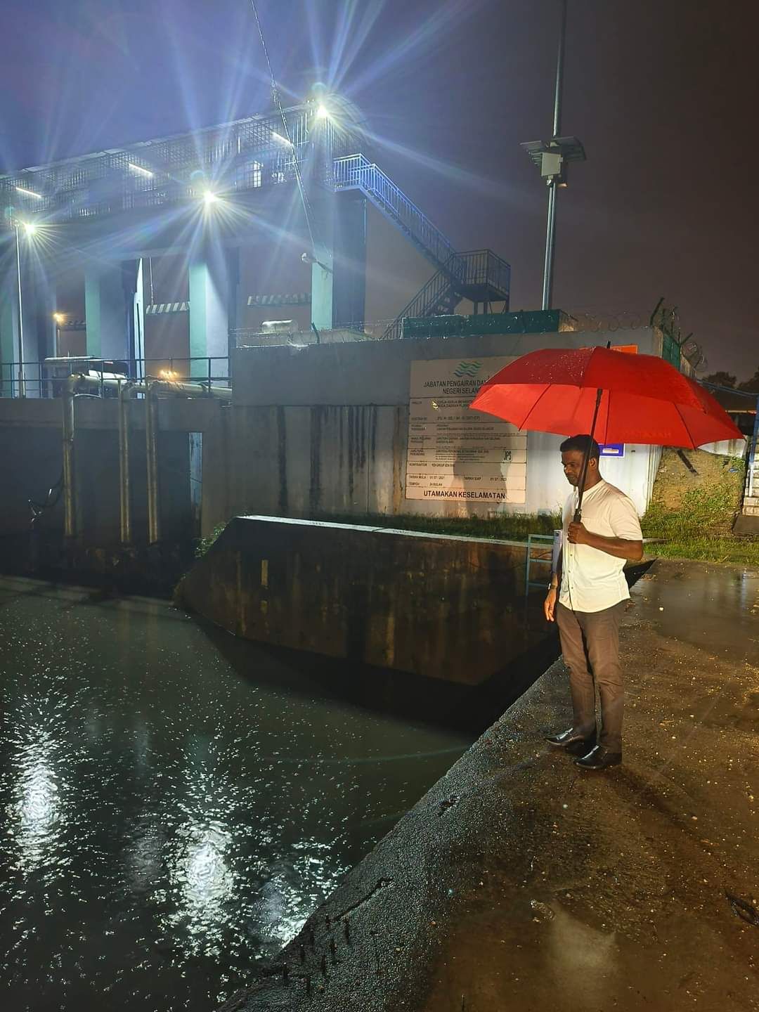 ஸ்ரீ மூடாவில் வெள்ளத்தைத் தடுக்க தீவிர நடவடிக்கை- கவுன்சிலர் ராமு தகவல்