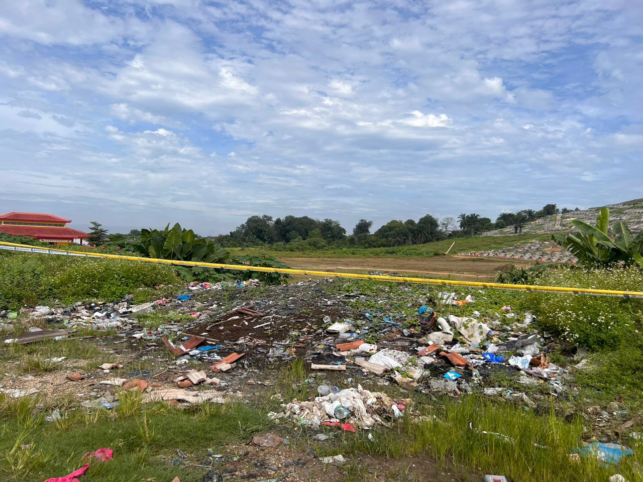 坟场路边沦非法垃圾堆   市议员拟装电眼揪肇事者