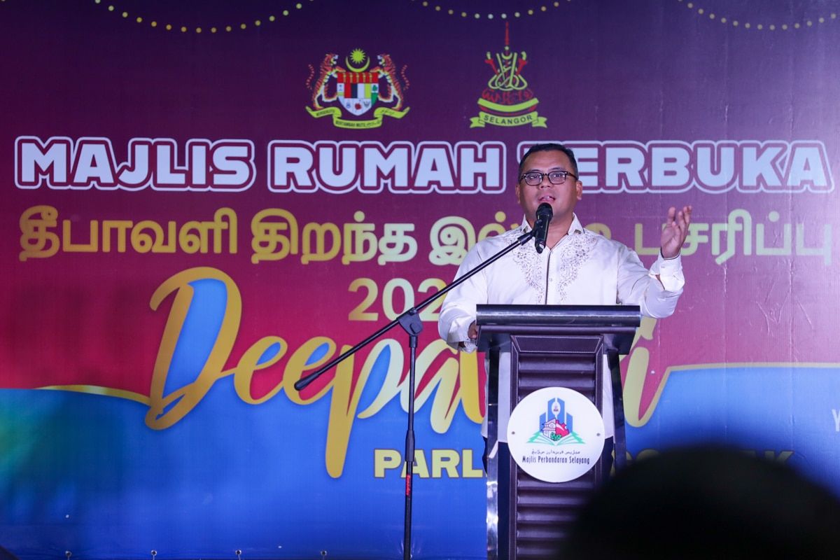 கோம்பாக், சுங்கை துவாவில்  தீபாவளி உபசரிப்பு பல்லின மக்களுடன் கொண்டாடப் பட்டது.