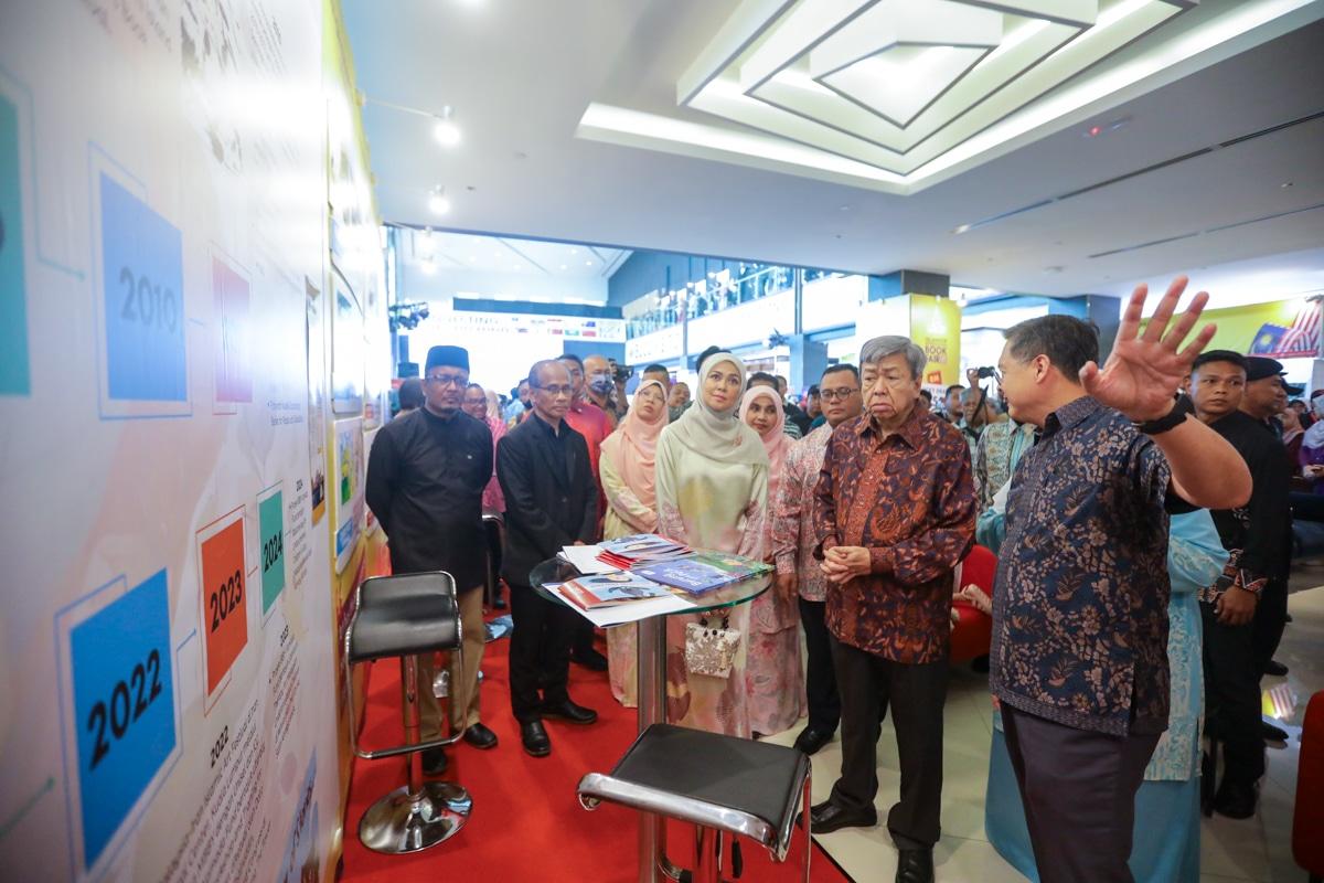 Foreign writers, publishers commend SIBF as source of inspiration