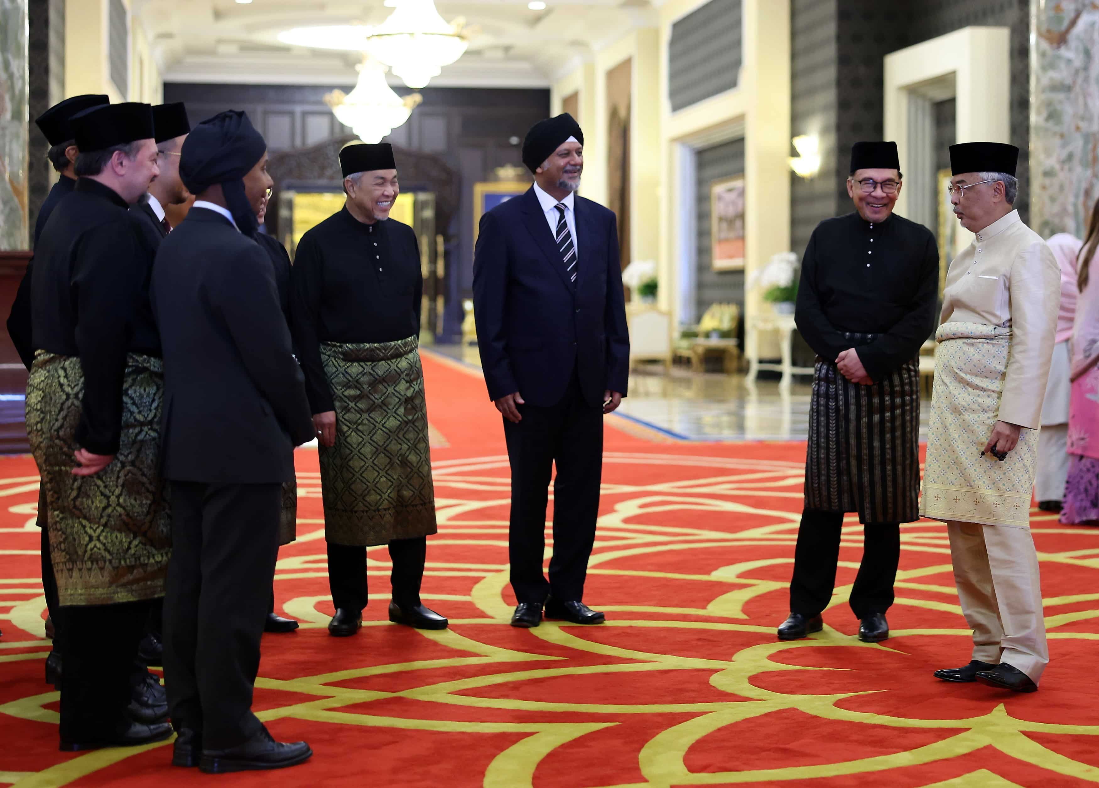 法米冀近期敲定岗位做好规划  哥宾星拟商通讯数码二部门角色