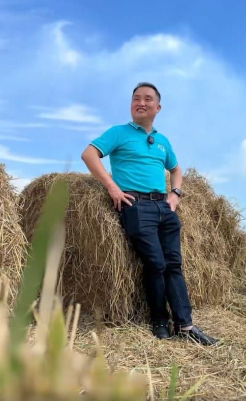 适耕庄卷卷草季节来啦！ 黄瑞林邀游客来拍照打卡