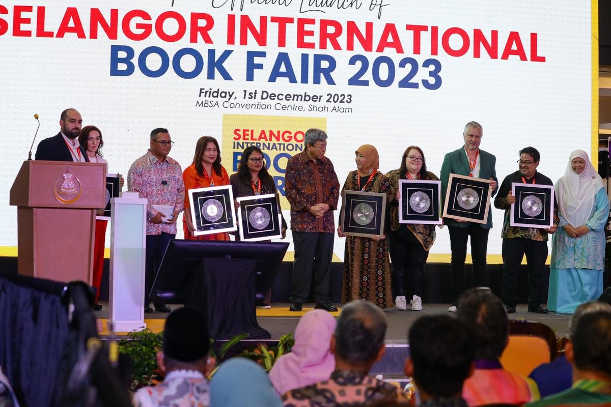 Dirasmi sultan, pesta buku Selangor buka tirai hari ini