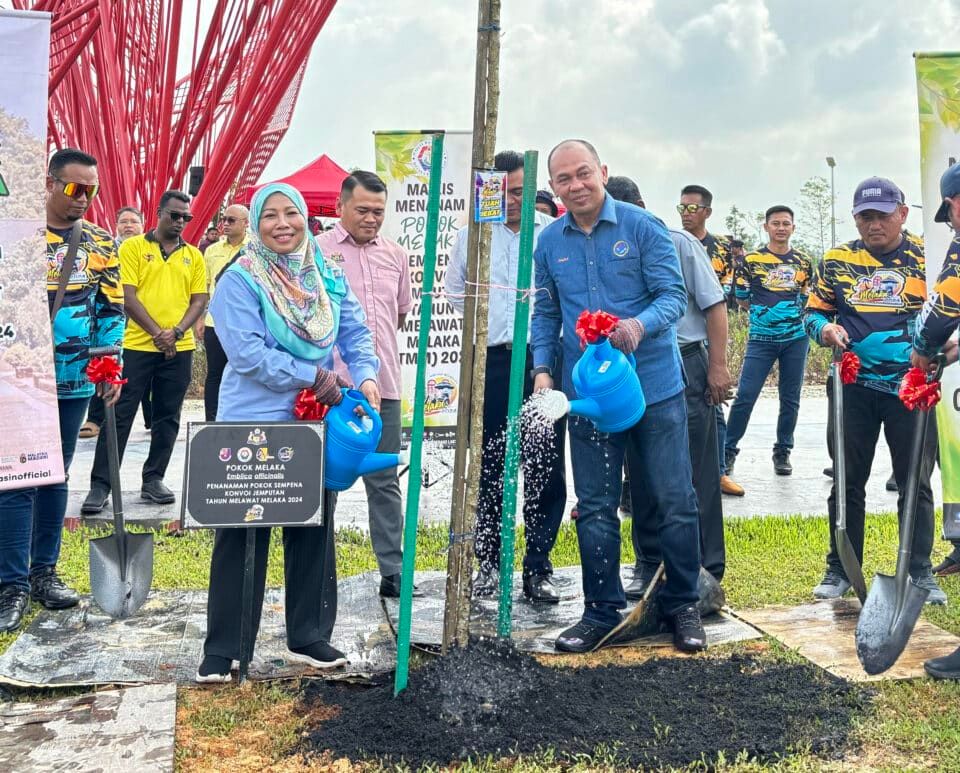 马六甲历史城市厅赞叹    雪地方政府行政成典范