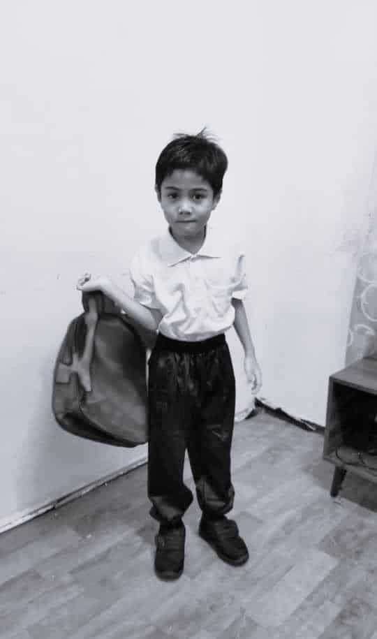 雪大臣向自闭儿再因家属致哀 愿小死者安息