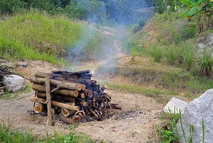 违例露天烧垃圾  安邦市会取缔开4罚单