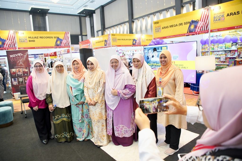 Peserta Selangor Fellowship Antarabangsa terjemah buku enam negara