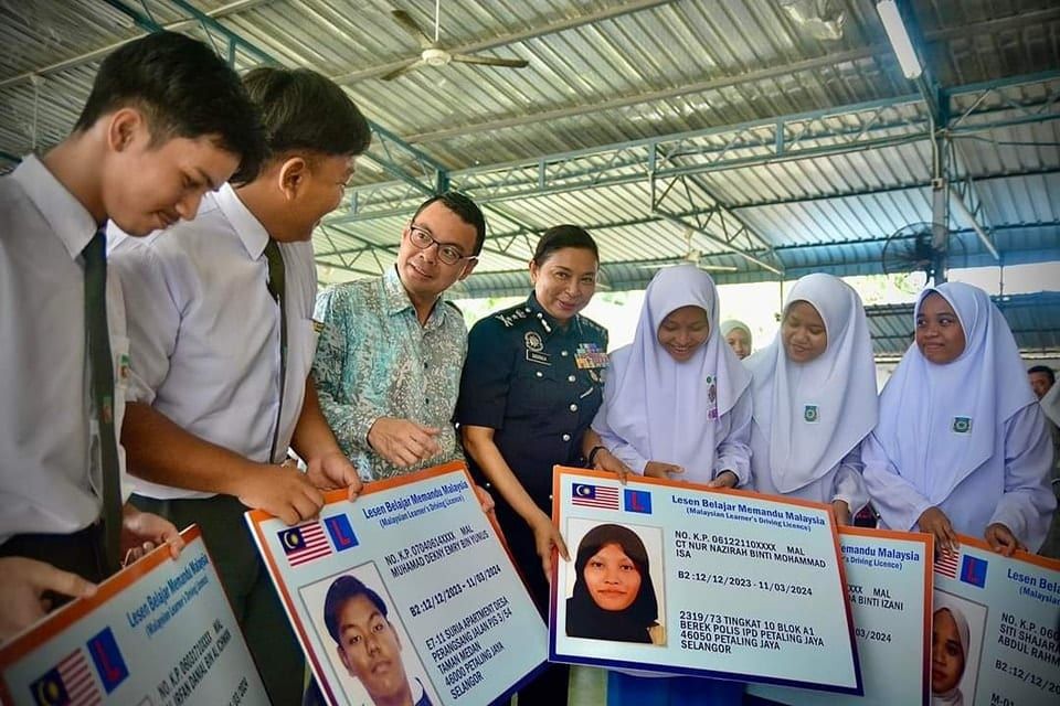 李健聪拨1.7万令吉   助百名中学生考获摩托驾照