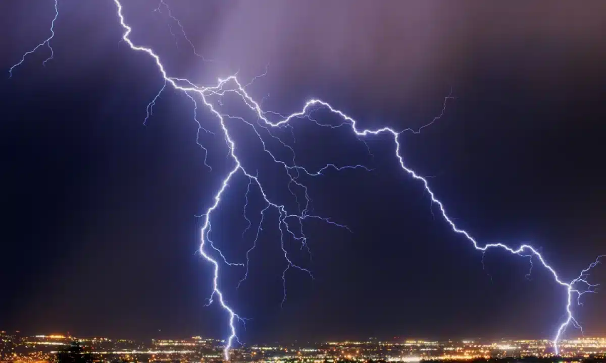 男子垂钓归途遭雷击身亡