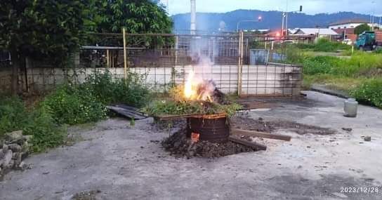 திறந்த வெளியில் குப்பைகளை எரித்த இருவருக்குக் குற்றப்பதிவு- அம்பாங் ஜெயா நகராண்மை கழகம் நடவடிக்கை