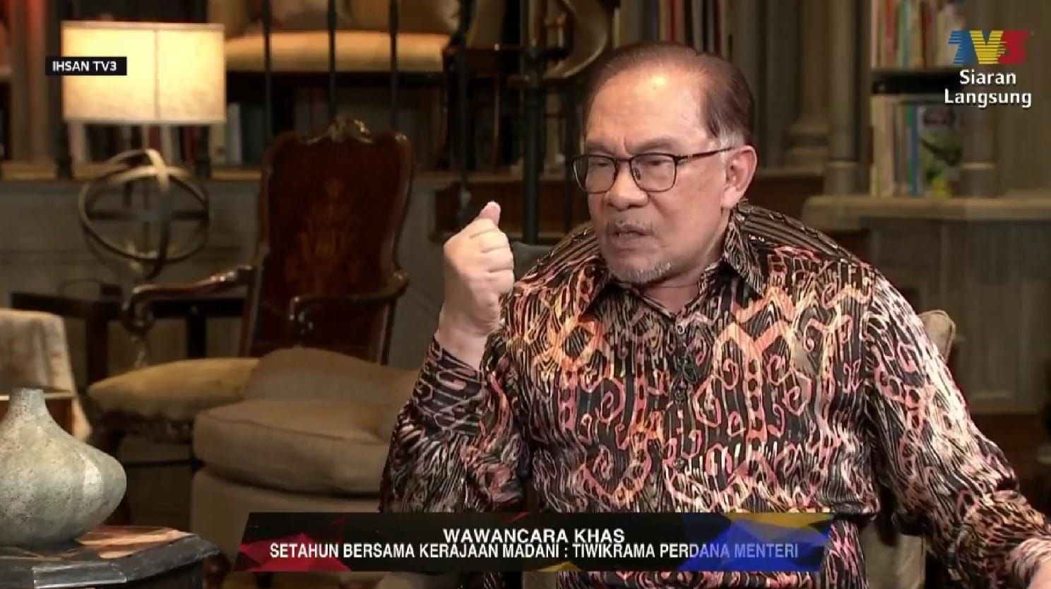 安华满意部长表现    形势需求才改组内阁