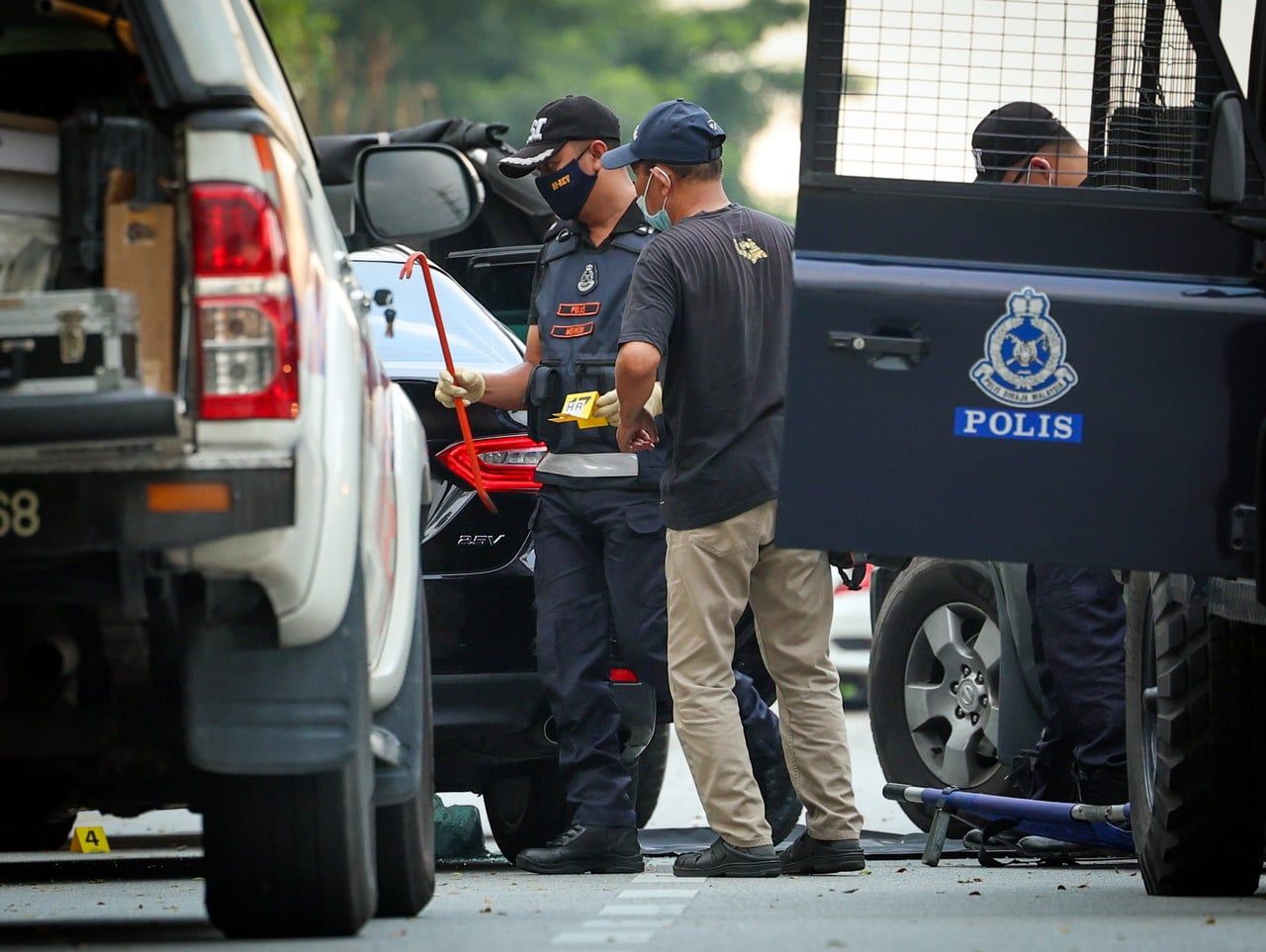 警方歼灭前科累累通缉犯