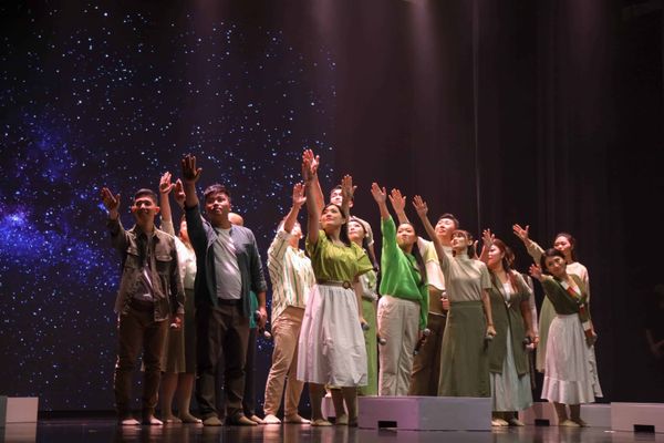 恒守愿田佛曲谈唱会演 吸引约1000人出席