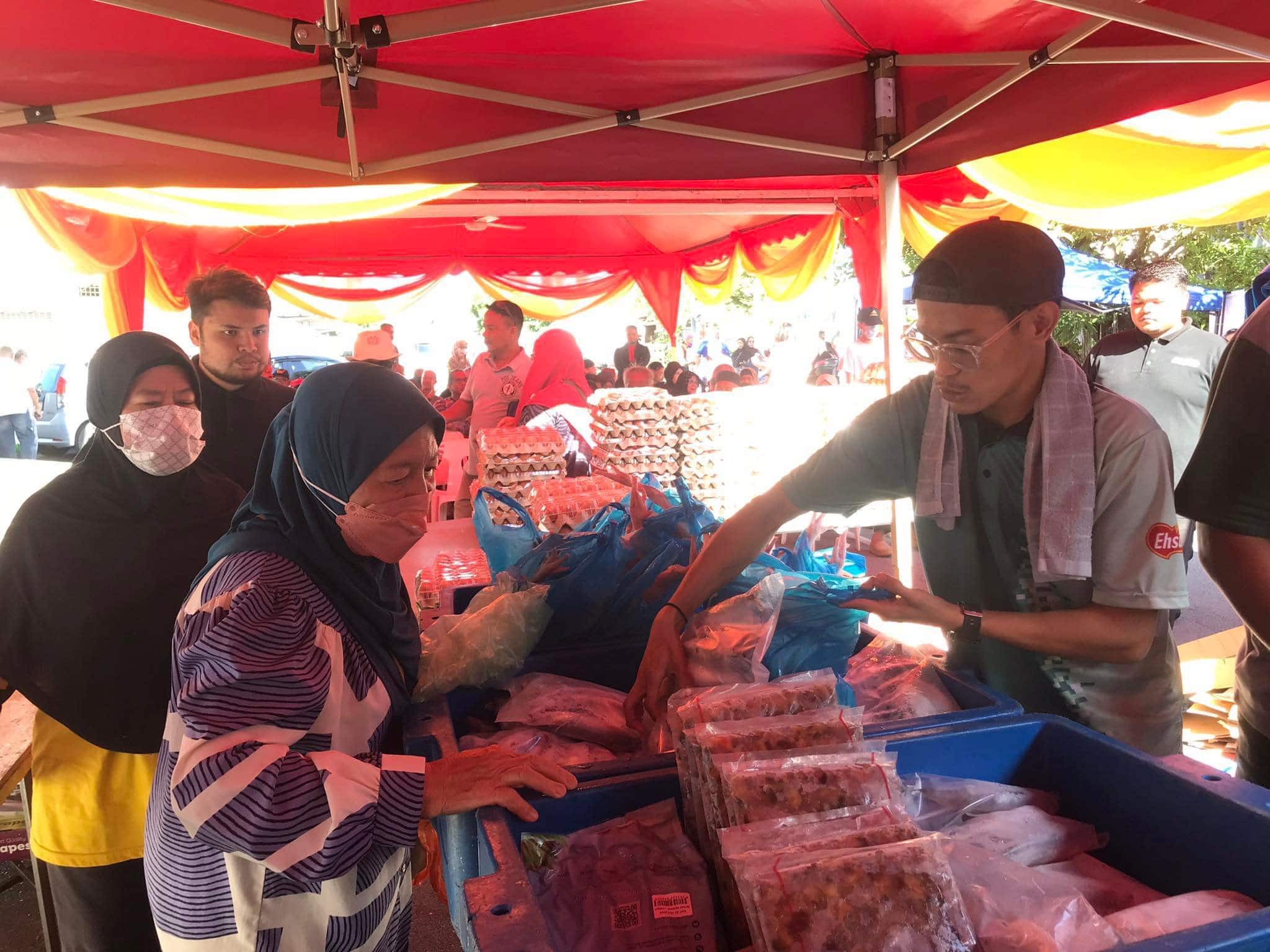 400 ayam, 180 papan telur terjual di jualan murah DUN Lembah Jaya