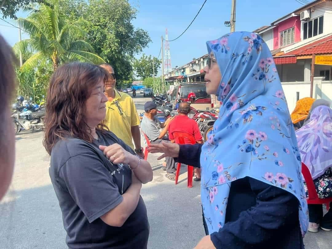 玛丽安欢迎中路选民到服务中心 洽询雪州关爱计划.反映地方课题