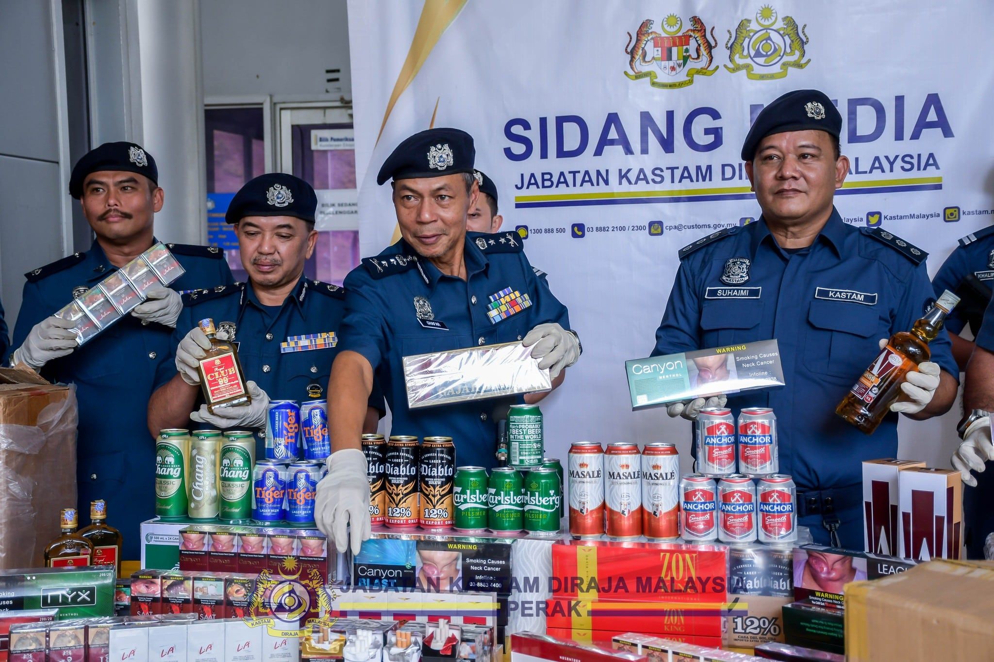 走私油毒烟酒损失额数百亿 · 安华指示安全部队联手打贪