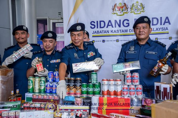 走私油毒烟酒损失额数百亿 · 安华指示安全部队联手打贪