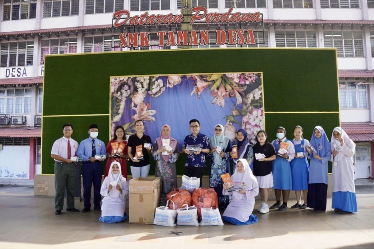 Wakil rakyat Rawang, Teratai edar kit cegah Covid-19 kepada calon SPM