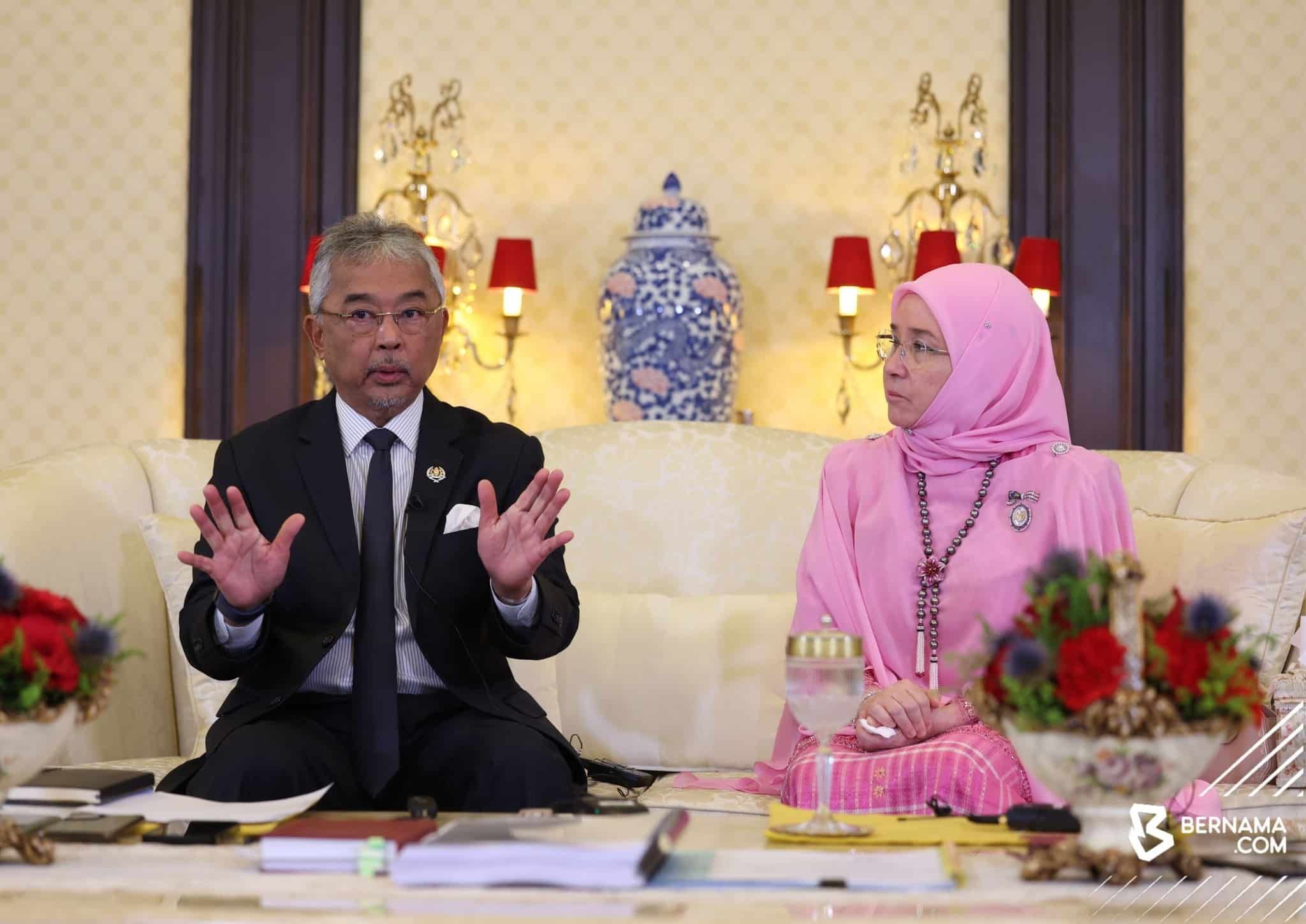 卸任后冀成子民心中君王  元首感谢贤内助一路相伴