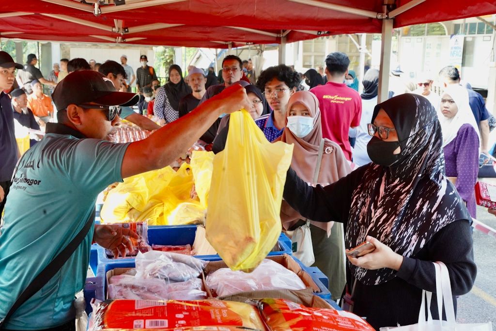 Kunjungi empat lokasi jualan murah barangan asas hari ini