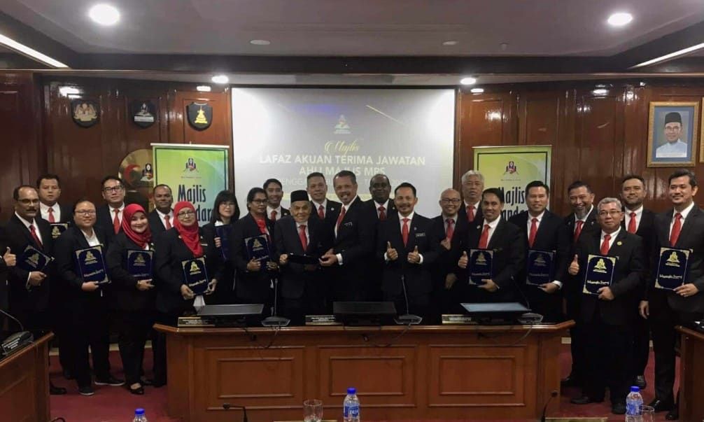 士拉央22市议员宣誓就任  7华裔续任为民服务