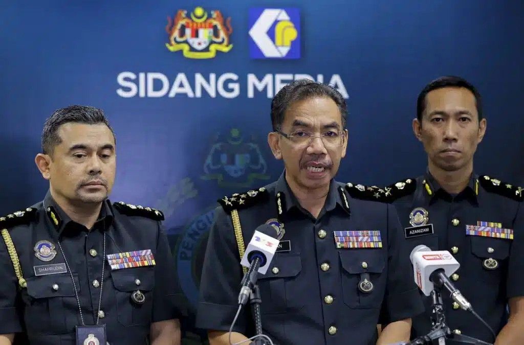 போலி இருமல் மருந்து தயாரிப்பு கூடம் மீது அதிரடிச் சோதனை- பெண்மணி கைது