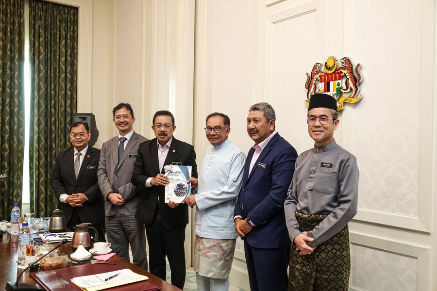 Laporan kajian sistem saraan perkhidmatan awam diserah kepada Perdana Menteri