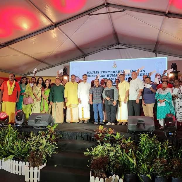 இவ்வாண்டு  ஆலயங்களுக்கான முதல் கட்ட மானியமாக   47 கோவில்களுக்கு  வெள்ளி  535,000 த்தை  வழங்கினார்