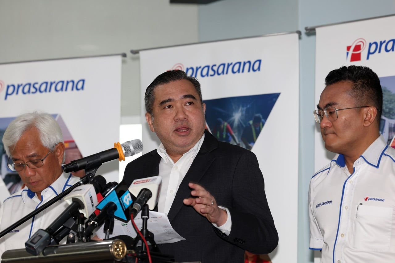 树倒压轨道：陆兆福促国家基建公司     须鉴定树倒路线风险区