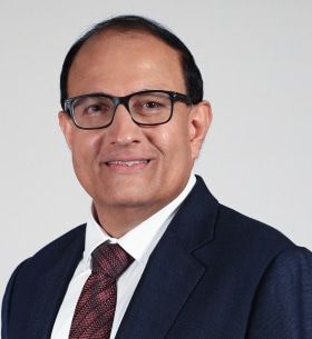 新加坡易华仁 辞部长职和退党