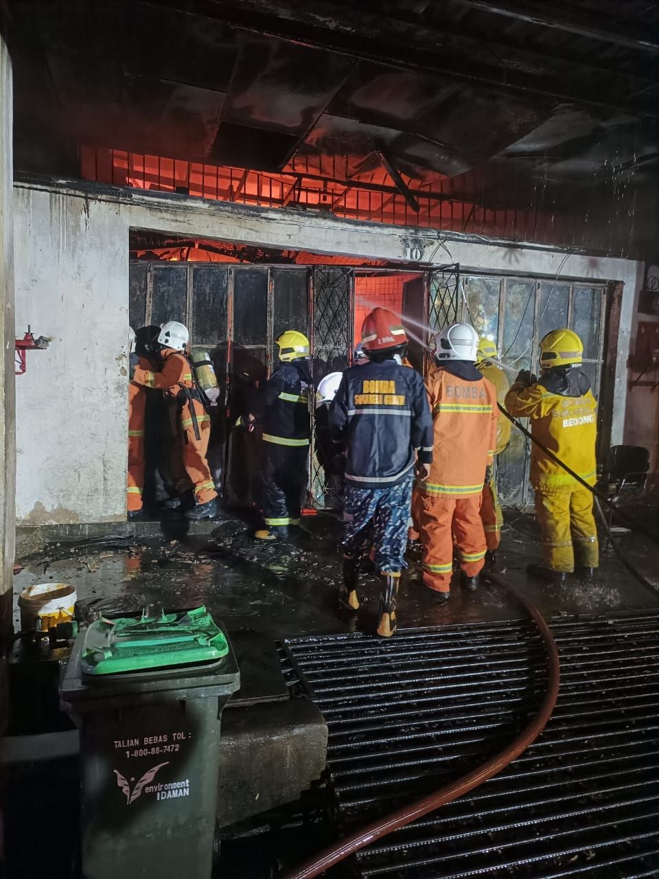 摩哆店凌晨失火  残疾男葬身火海