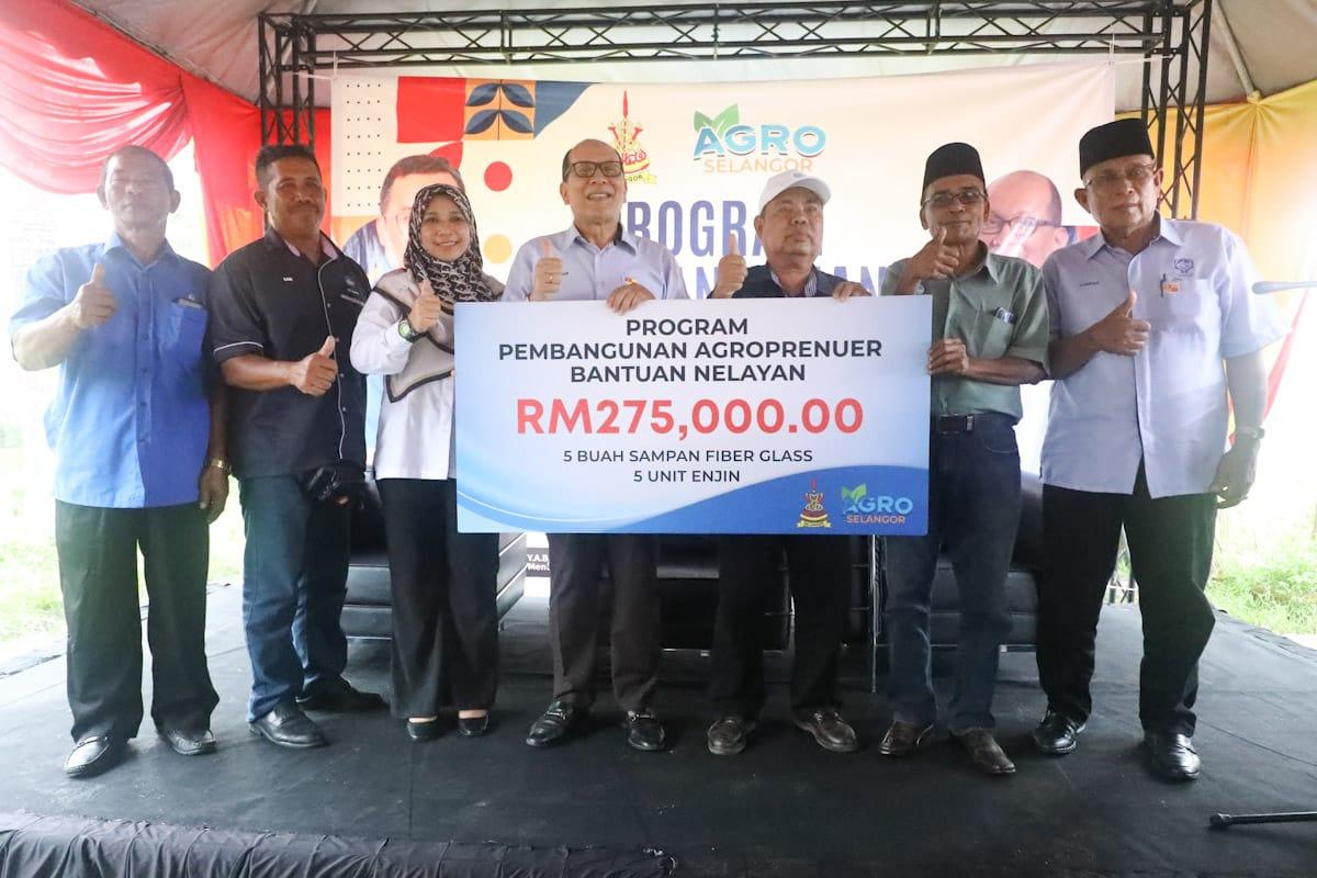 Negeri belanja RM275,000 salur bakul makanan, alatan nelayan di lima daerah