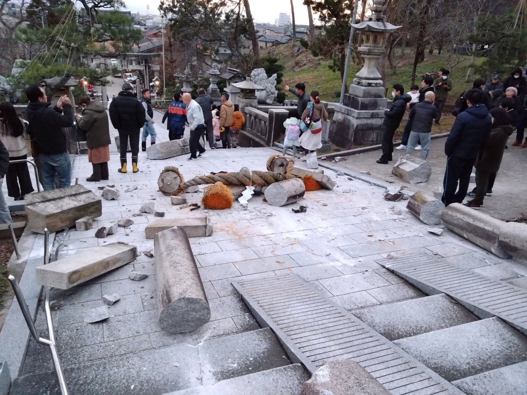 Tsunami waves reach Japan, Korea’s coasts following major quakes