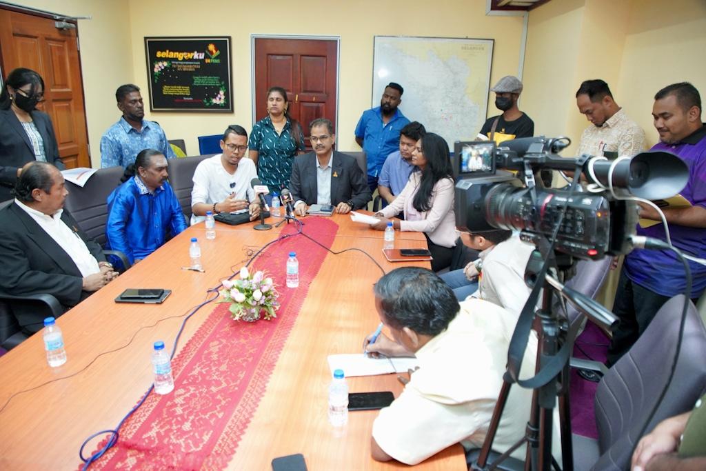 கம்போங் பூங்கா ராயா நீண்ட வீட்டு பிரச்சனைக்குத் தீர்வு காண ஆட்சிக்குழு உறுப்பினர் வீ.பாப்பாராய்டு களமிறங்கினார்