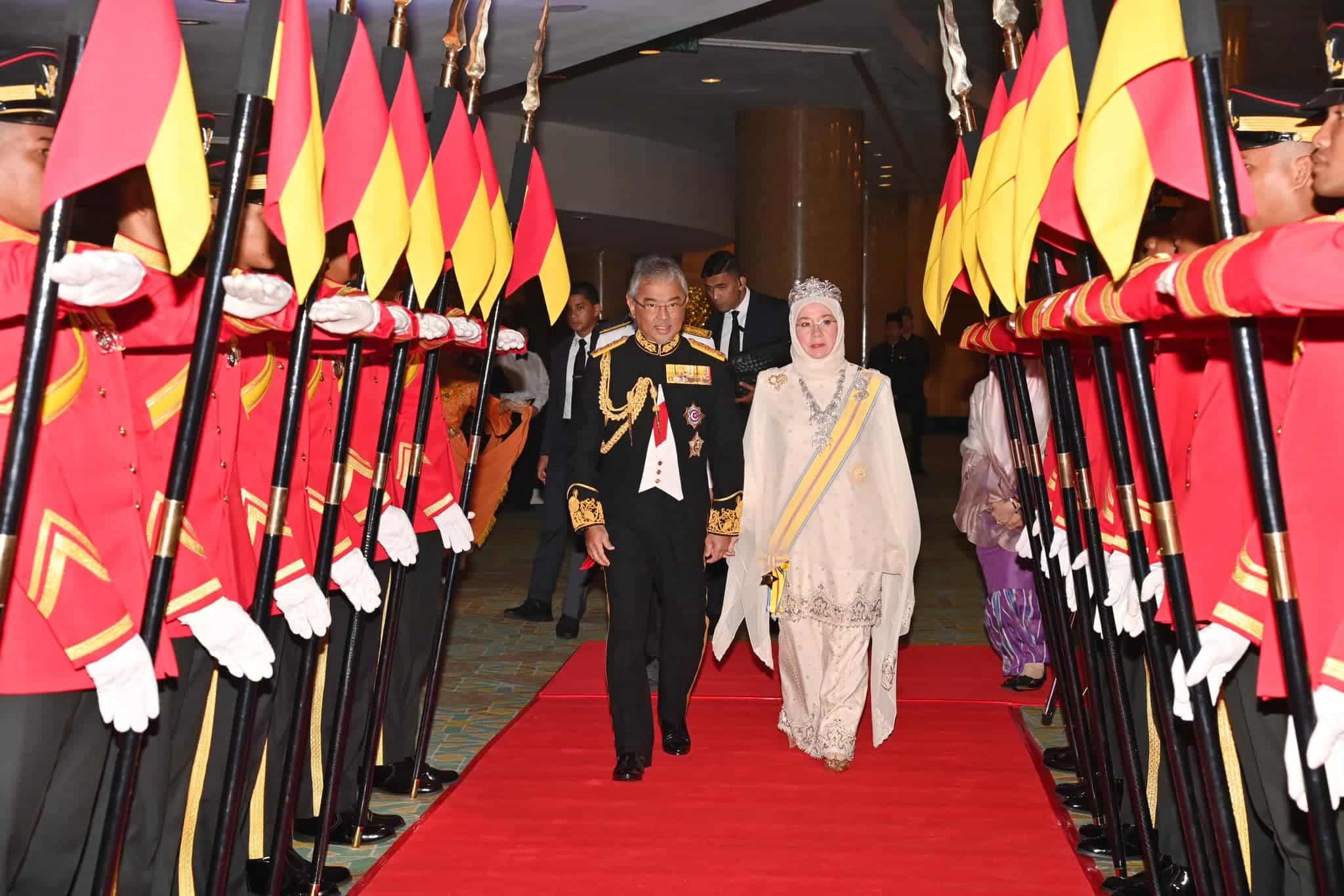 国家王宫今早简单隆重仪式 恭送卸任国家元首返彭亨