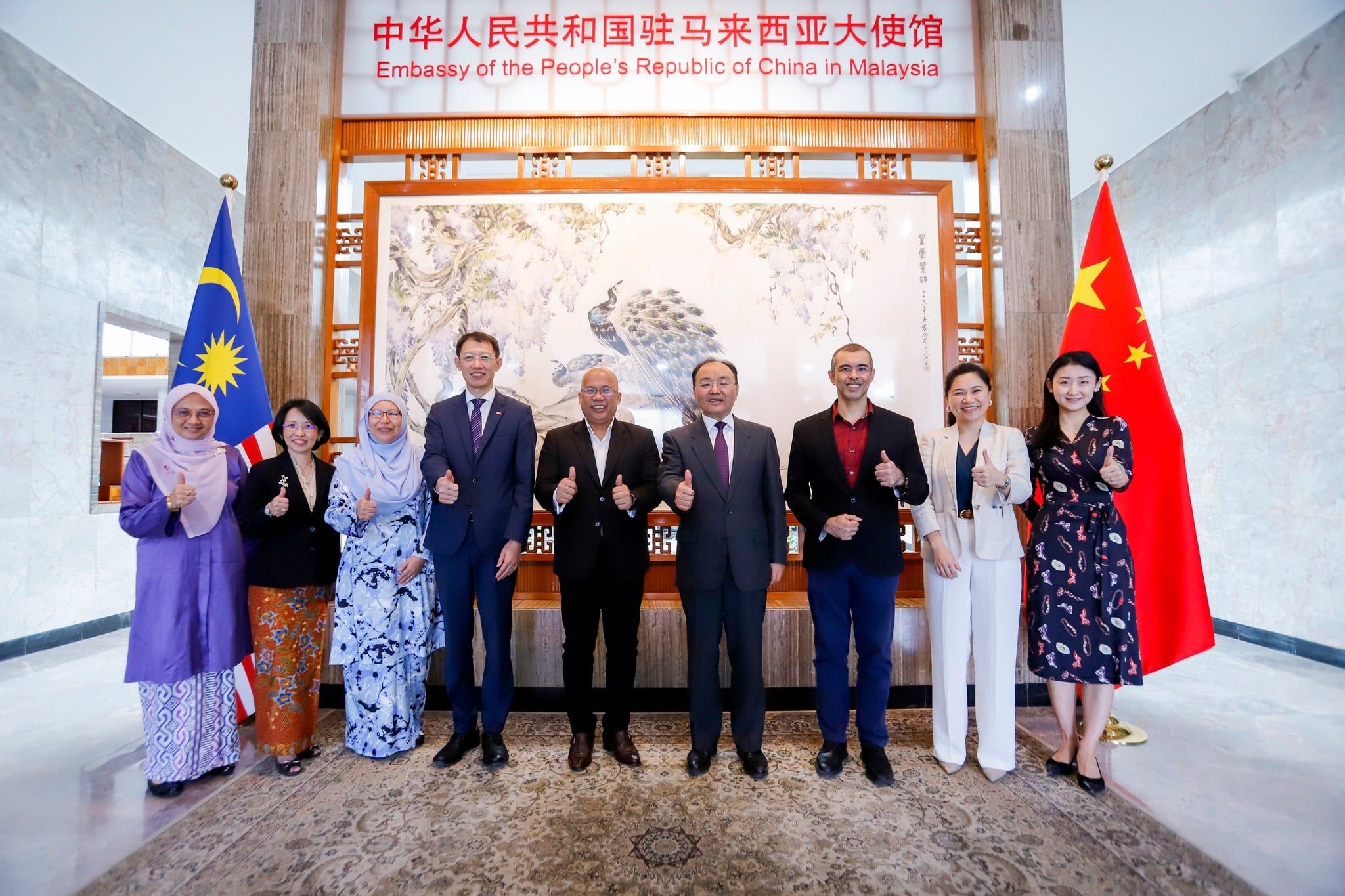 马大校长拜会欧阳玉靖成果丰硕 拟设中企支持的高科技培训中心