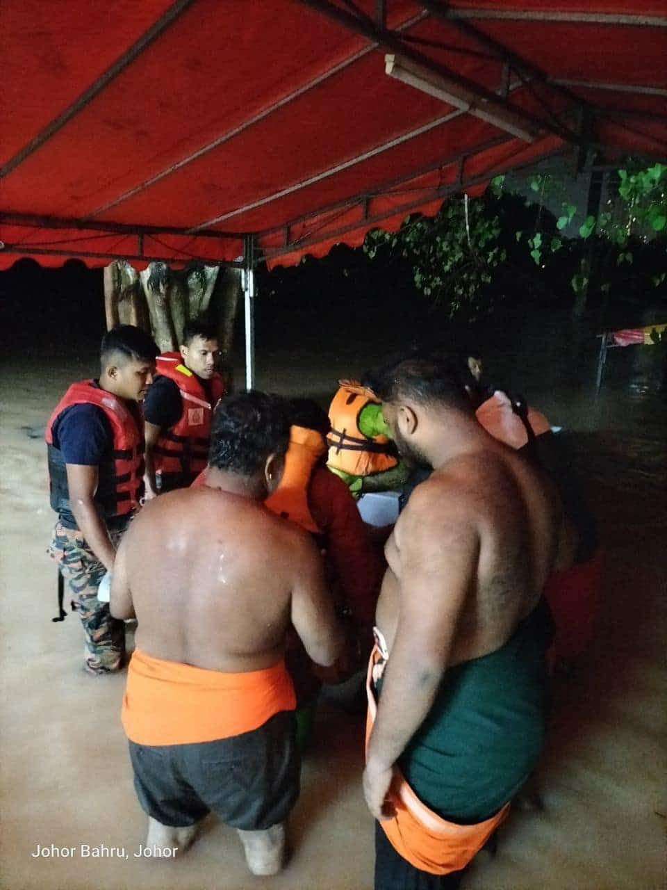 庙宇大宝森节前夕遇水神 消拯员救出17受困信徒