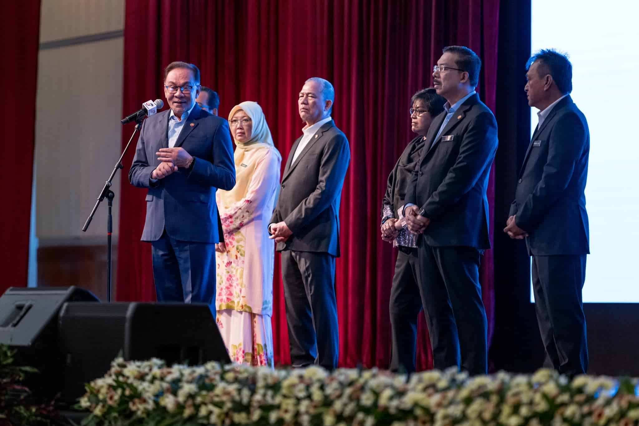 PM Anwar stresses no compromise on corruption