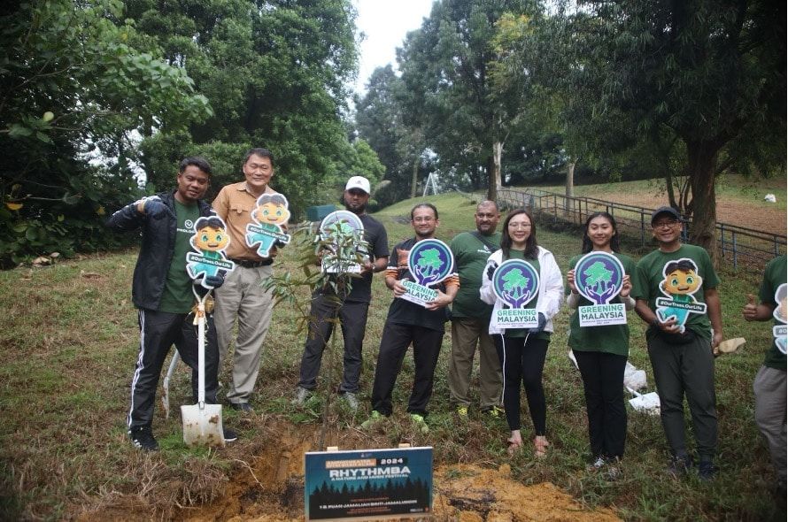 300 pokok ditanam, ceriakan Amphitheater UiTM Shah Alam