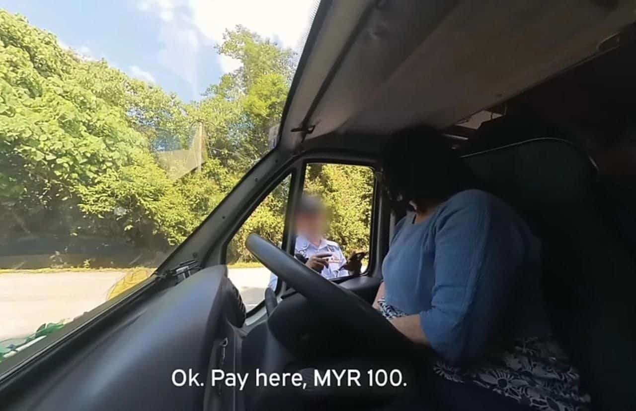 Tiga polis trafik minta pelancong UK RM100 direman tiga hari