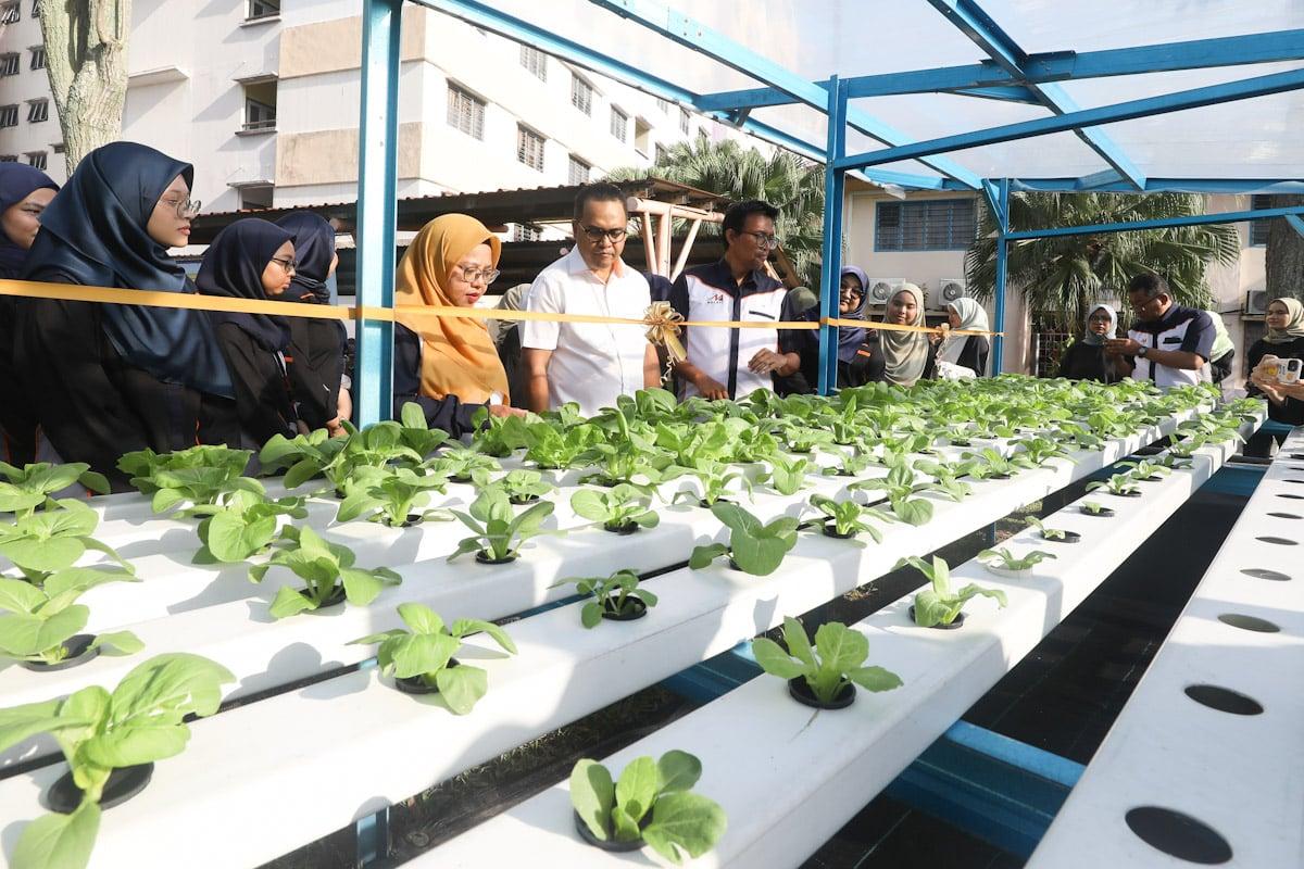 Lebih 1,000 penduduk Seri Serdang terima bantuan sekolah, perayaan