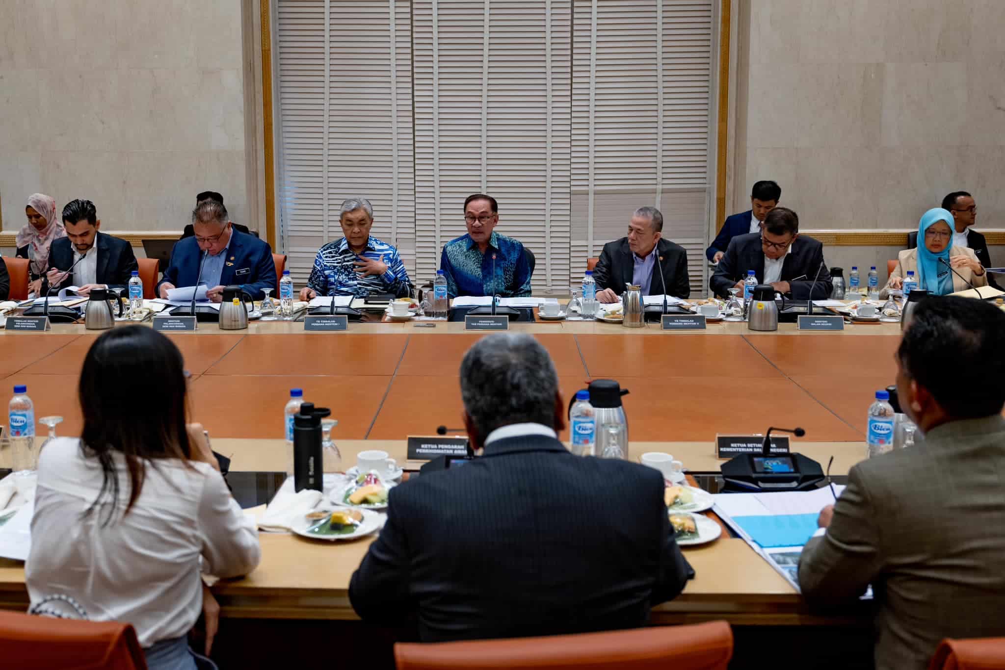 Anwar denies rumours of Cabinet reshuffle