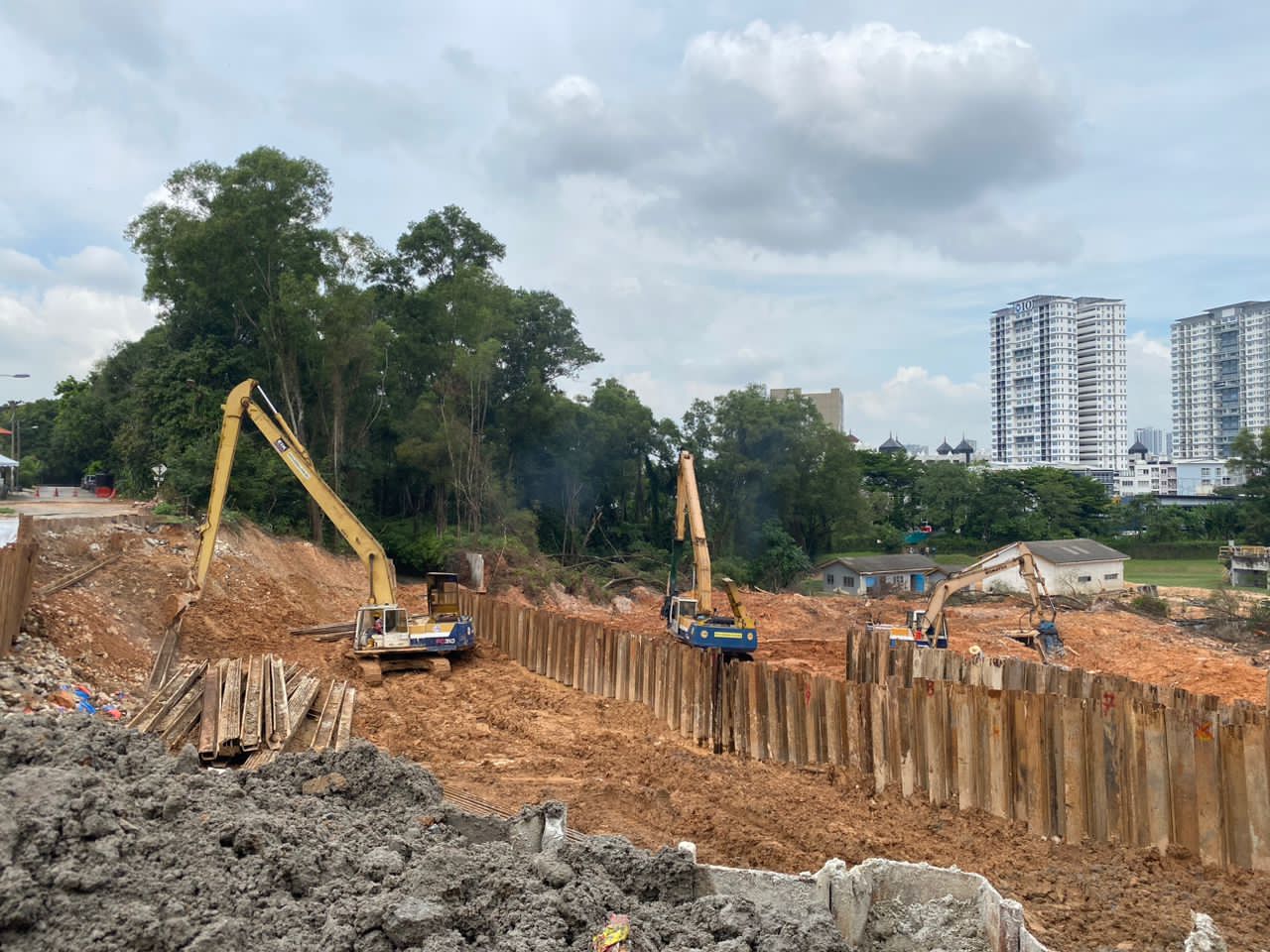Kerja kukuh tanah, pasang cerucuk di Taman Wawasan dijangka siap 8 Januari