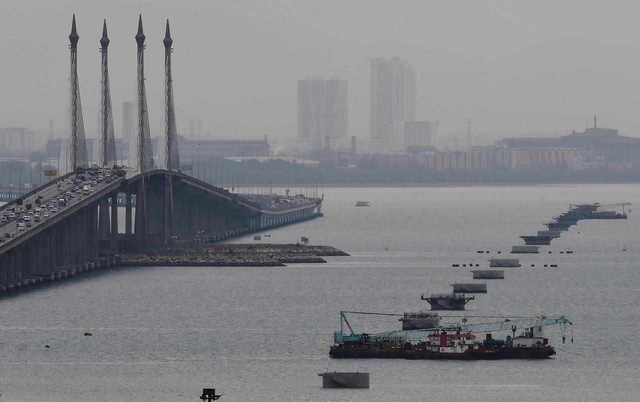 Wanita dakwa ditolak rakan sebelum terjatuh dari Jambatan Pulau Pinang