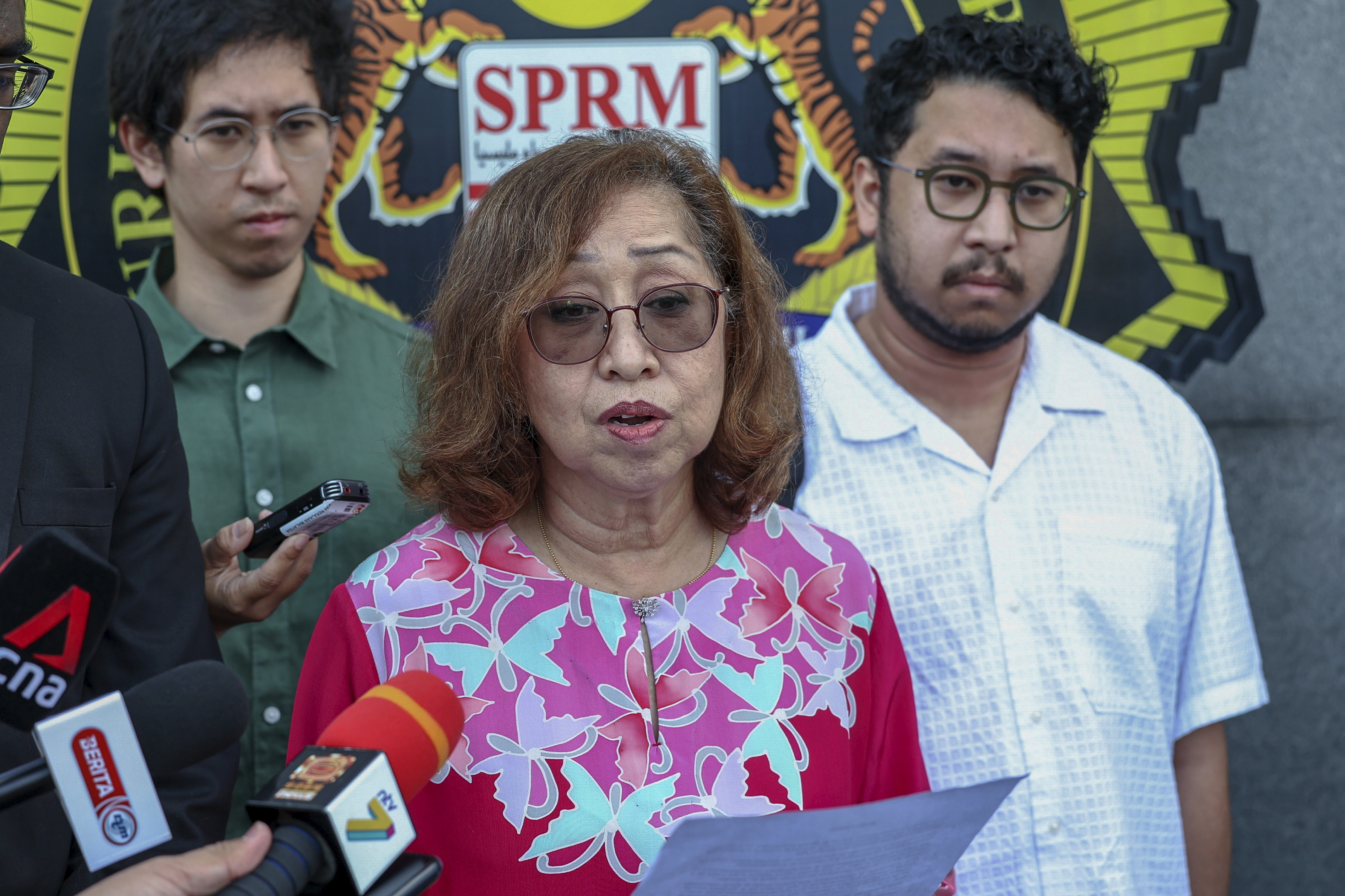 MACC questions Tun Daim’s wife, sons in graft probe 