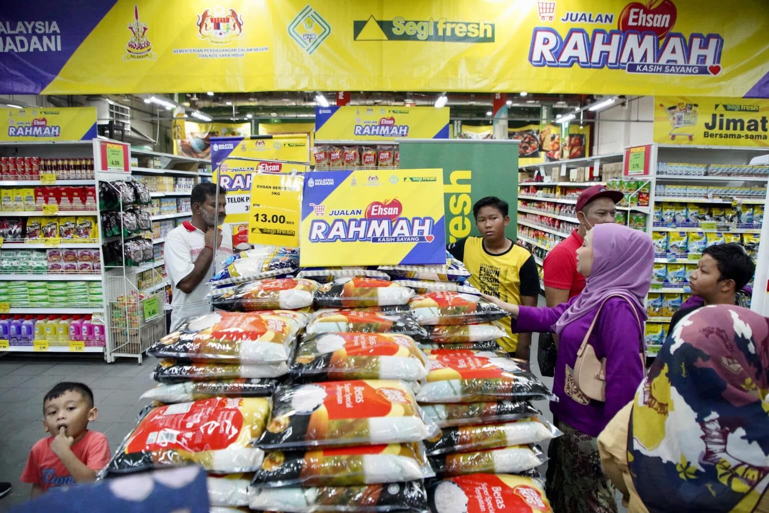 Jualan murah barangan asas di tiga cawangan Segi Fresh Sabtu ini