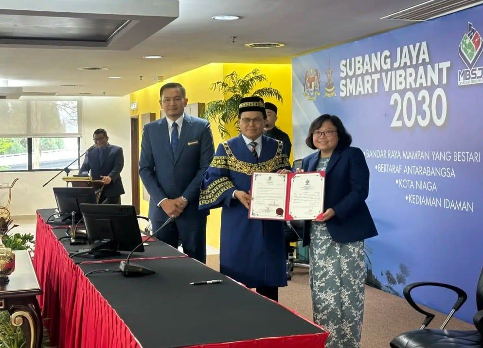 梳邦再也市厅23新旧市议员宣誓就任   市长督促为民提供优质服务