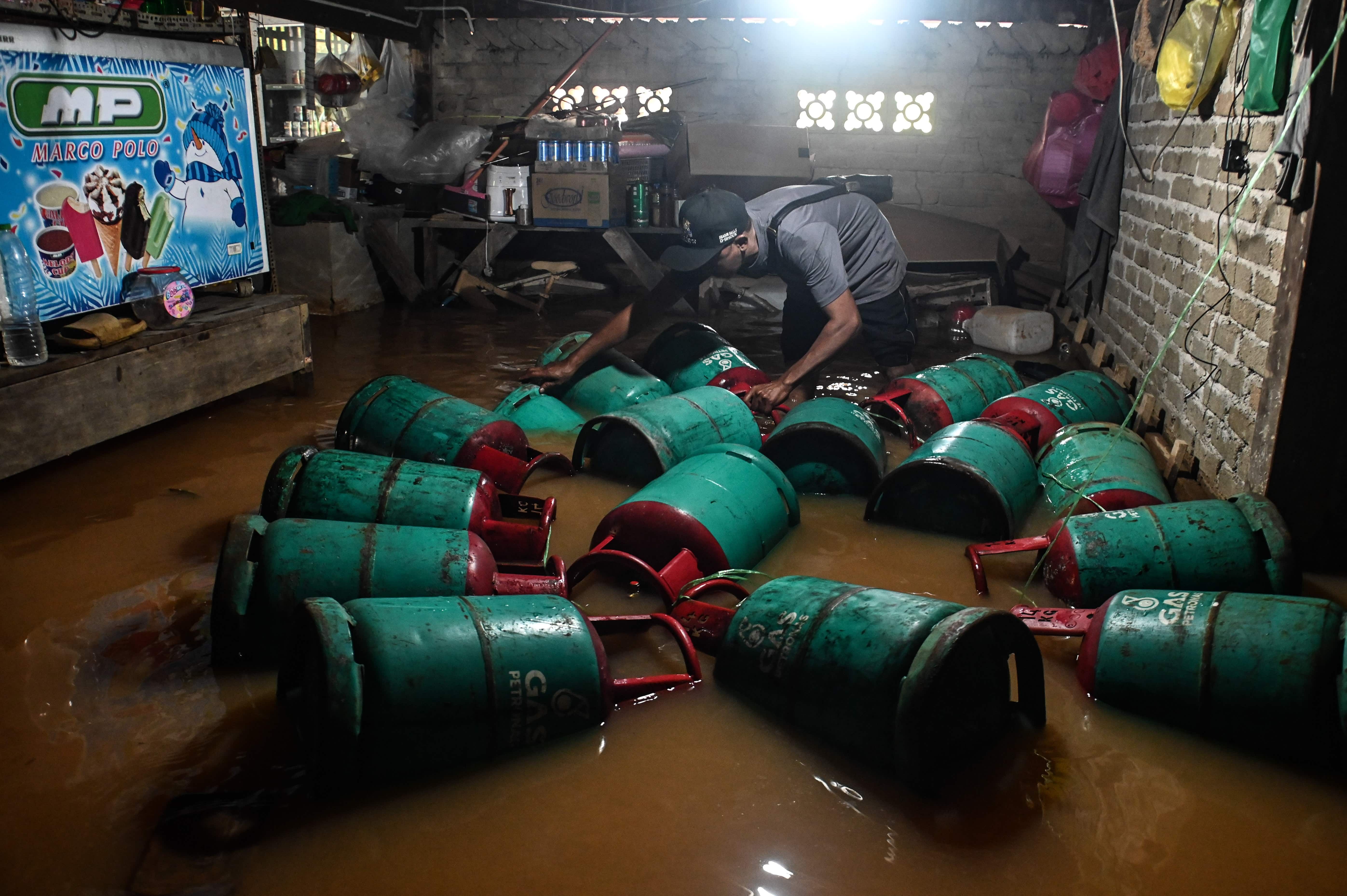 Mangsa banjir tiga negeri menurun kepada 1,604 orang petang tadi
