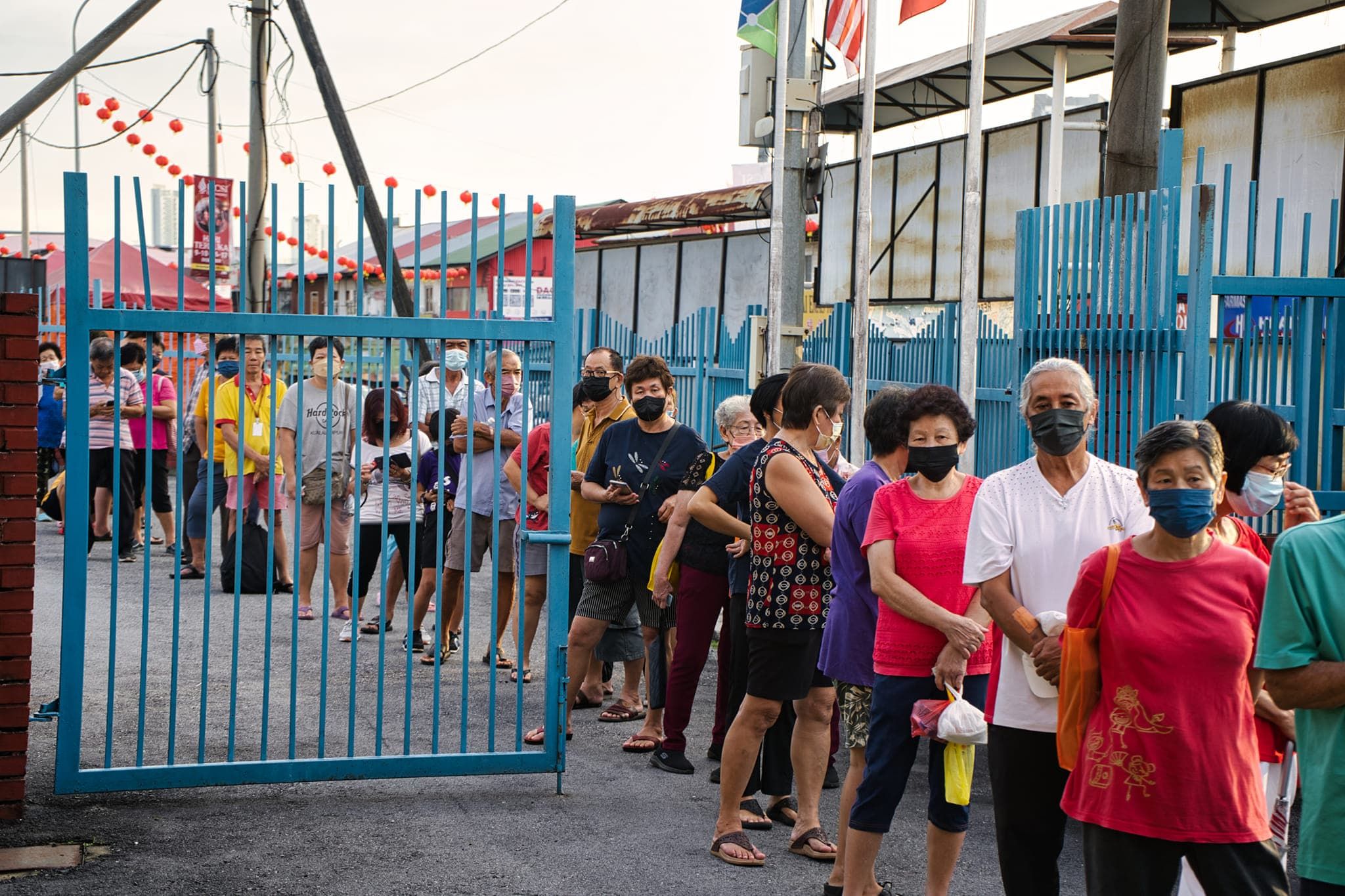 沙登派猪肉登记清早吸引人龙排队 王诗棋：感谢民众耐心守秩序