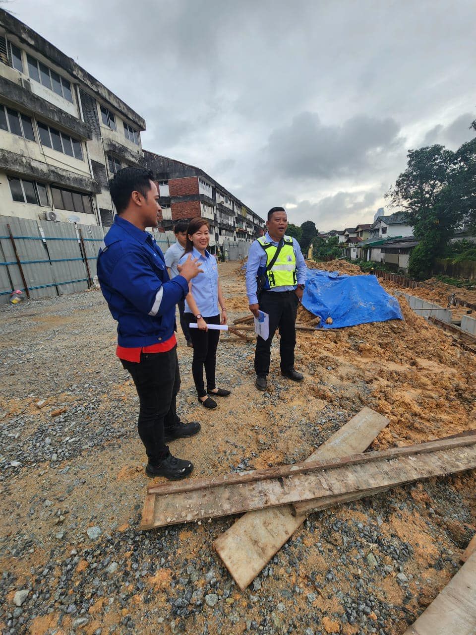灵市21/9路排水沟工程进行中   林怡威与官员亲自到访跟进